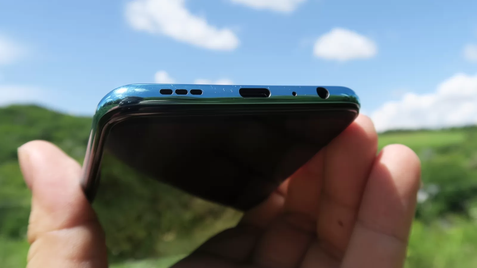 Oppo Reno5 Lite: Acustica mono nu bate recorduri la volum, dar se aude puternic la gaming