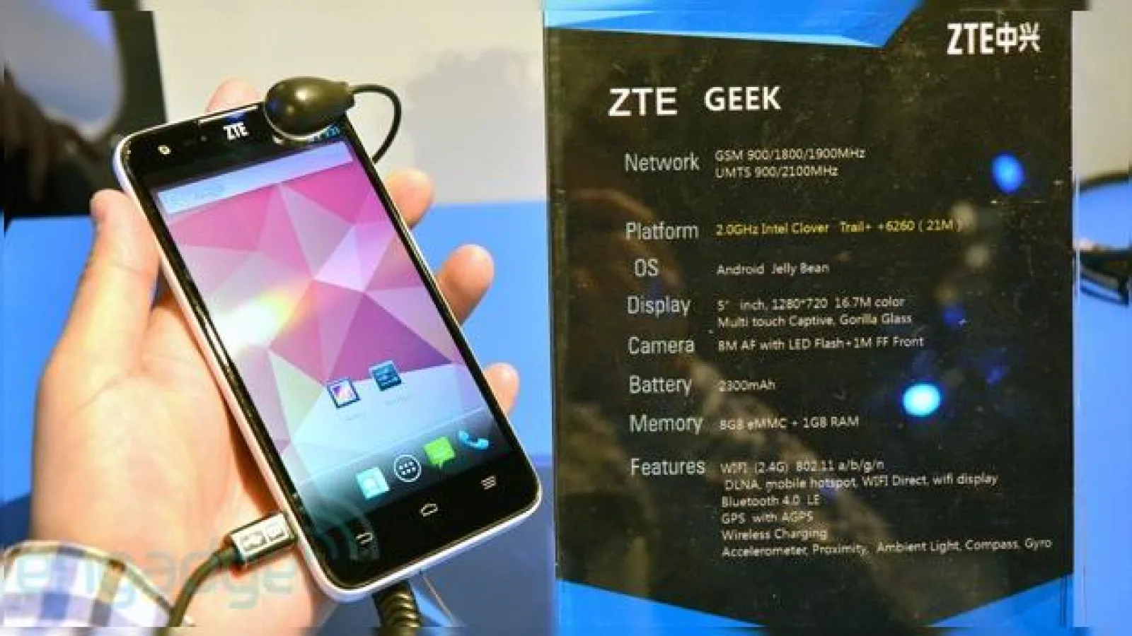 ZTE Geek, un nou telefon cu procesor Intel, de această dată un Clover Trail+ de 2 GHz
