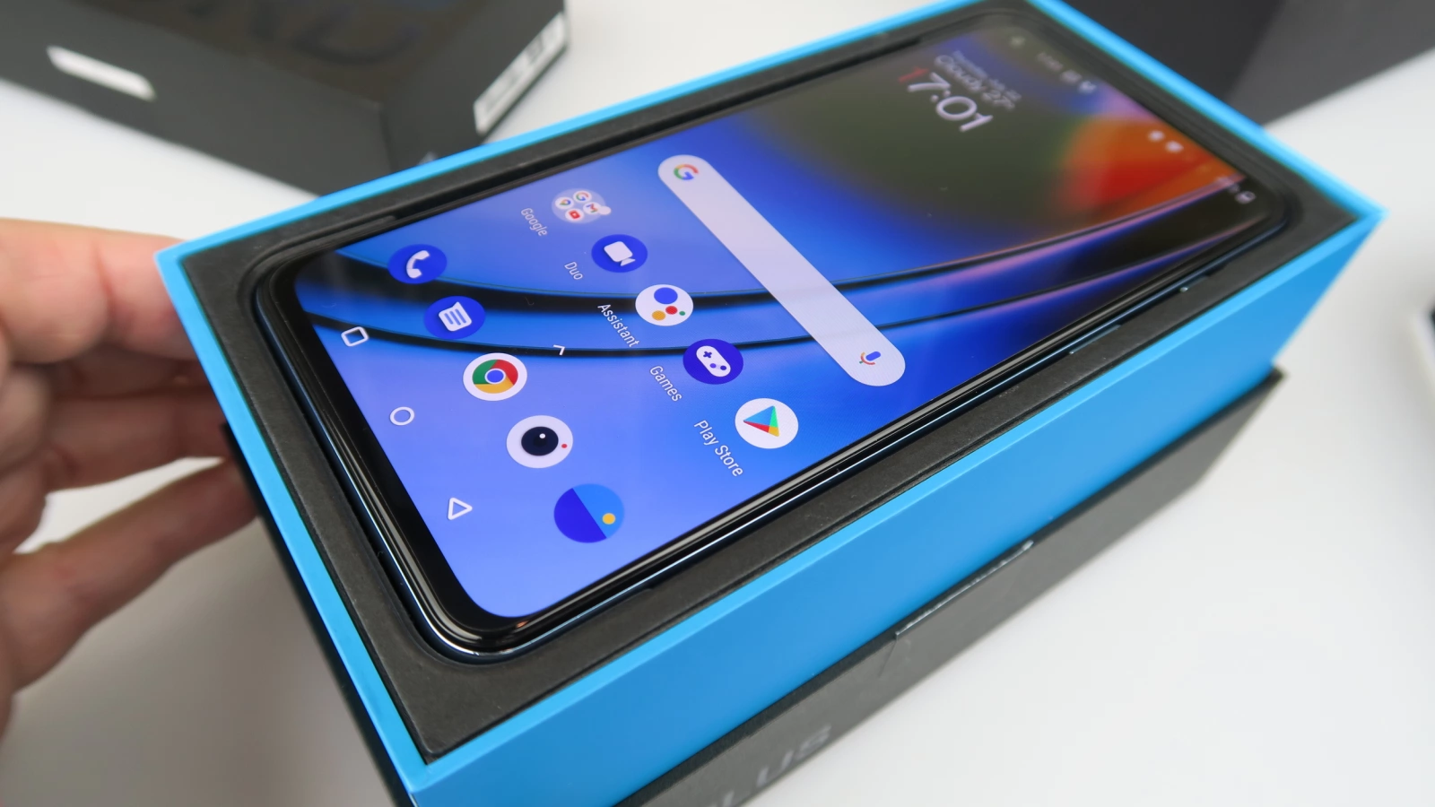 OnePlus dă startul livrărilor lui OnePlus Nord 2 5G în România; Iată când va fi disponibil la eMAG