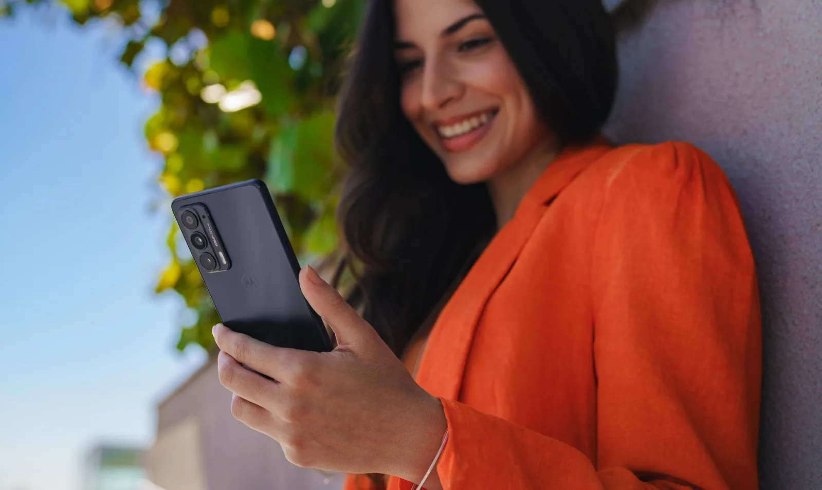 Motorola anunță smartphone-ul Edge 20 cu procesor Snapdragon 778G, ecran OLED 144Hz și cameră de 108 mpx