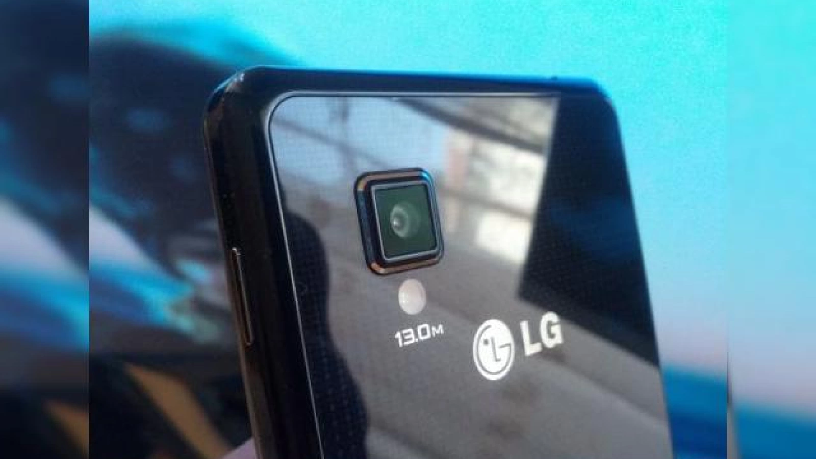 LG Optimus G2 va fi incredibil de subțire, atât de subțire Încât va avea butoanele de volum și On/OFF În spate