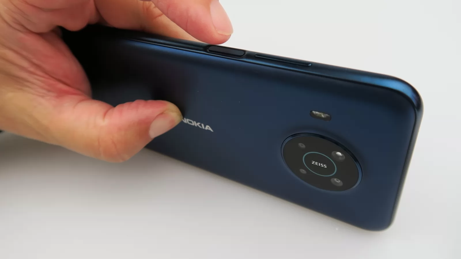 Nokia X20: Hardware midrange, cu unele concesii