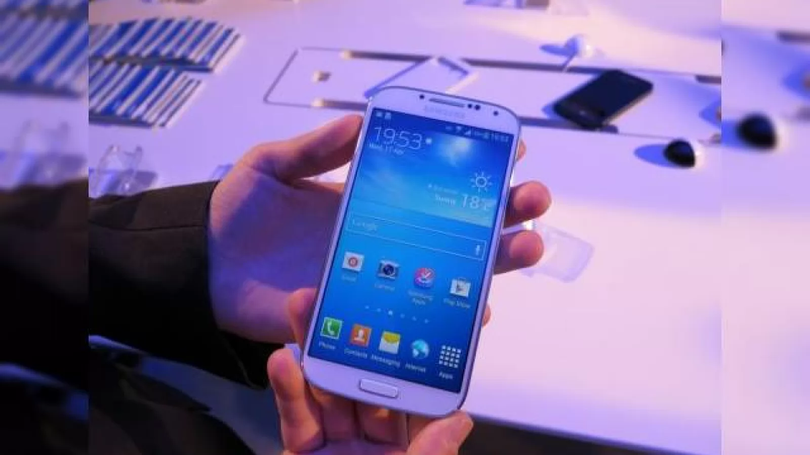 Samsung Galaxy S4 ajunge la Vodafone din 29 aprilie