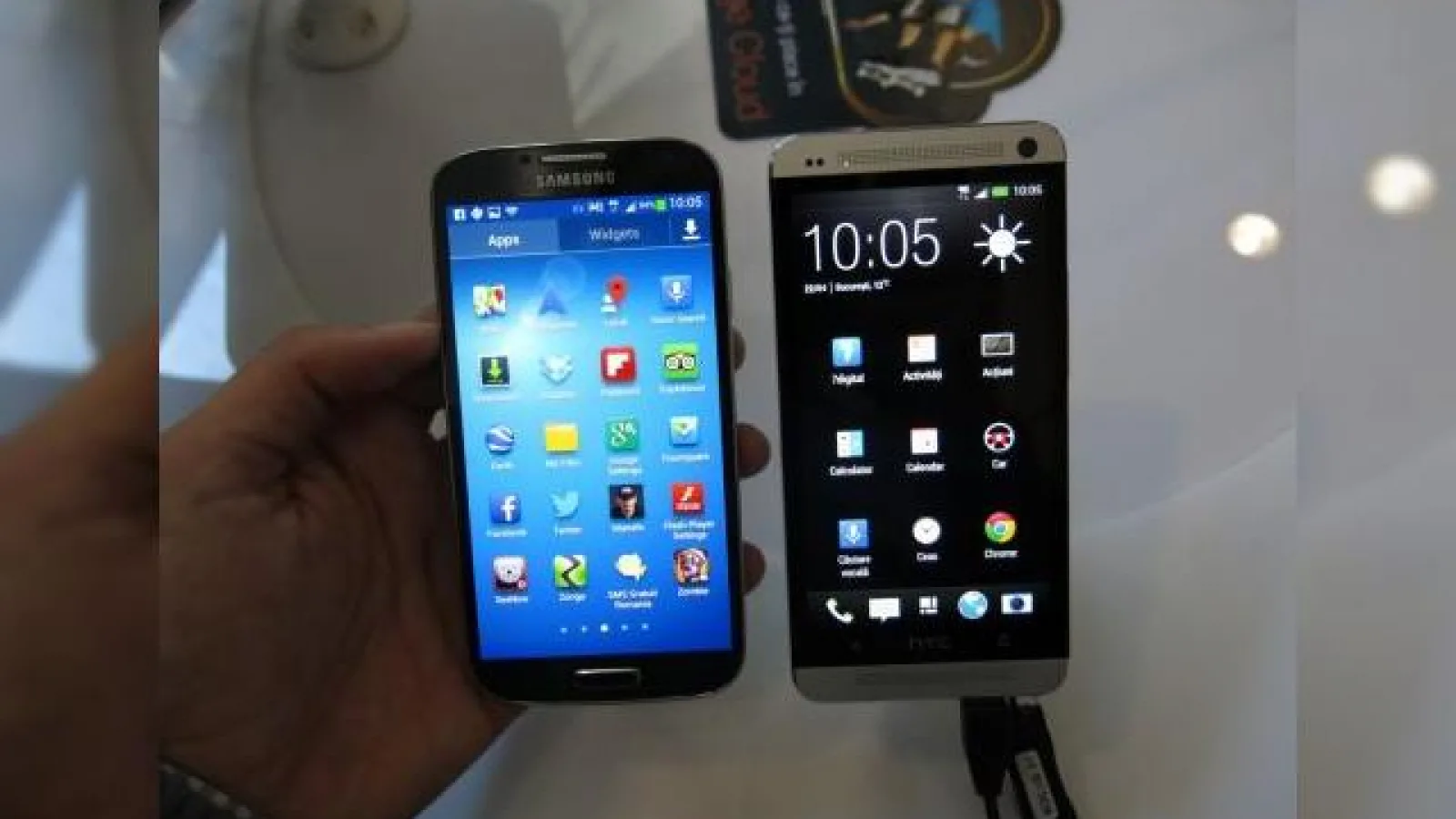 HTC One vs Samsung Galaxy S4 În oferta Vodafone și Orange