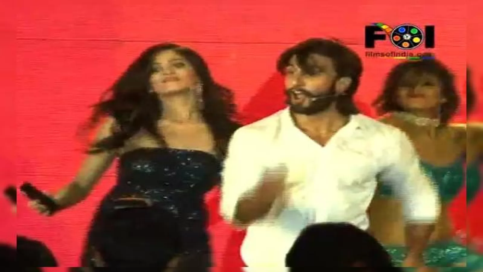 S4 Samsung Style! Lansare În stil Gangnam pentru noul smartphone În India! (Video)