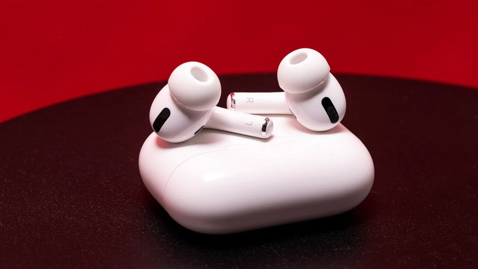 Turul Magazinelor #962: Televizor 4K sub 900 lei, AirPods Pro şi FreeBuds Pro la ofertă + monitor gaming