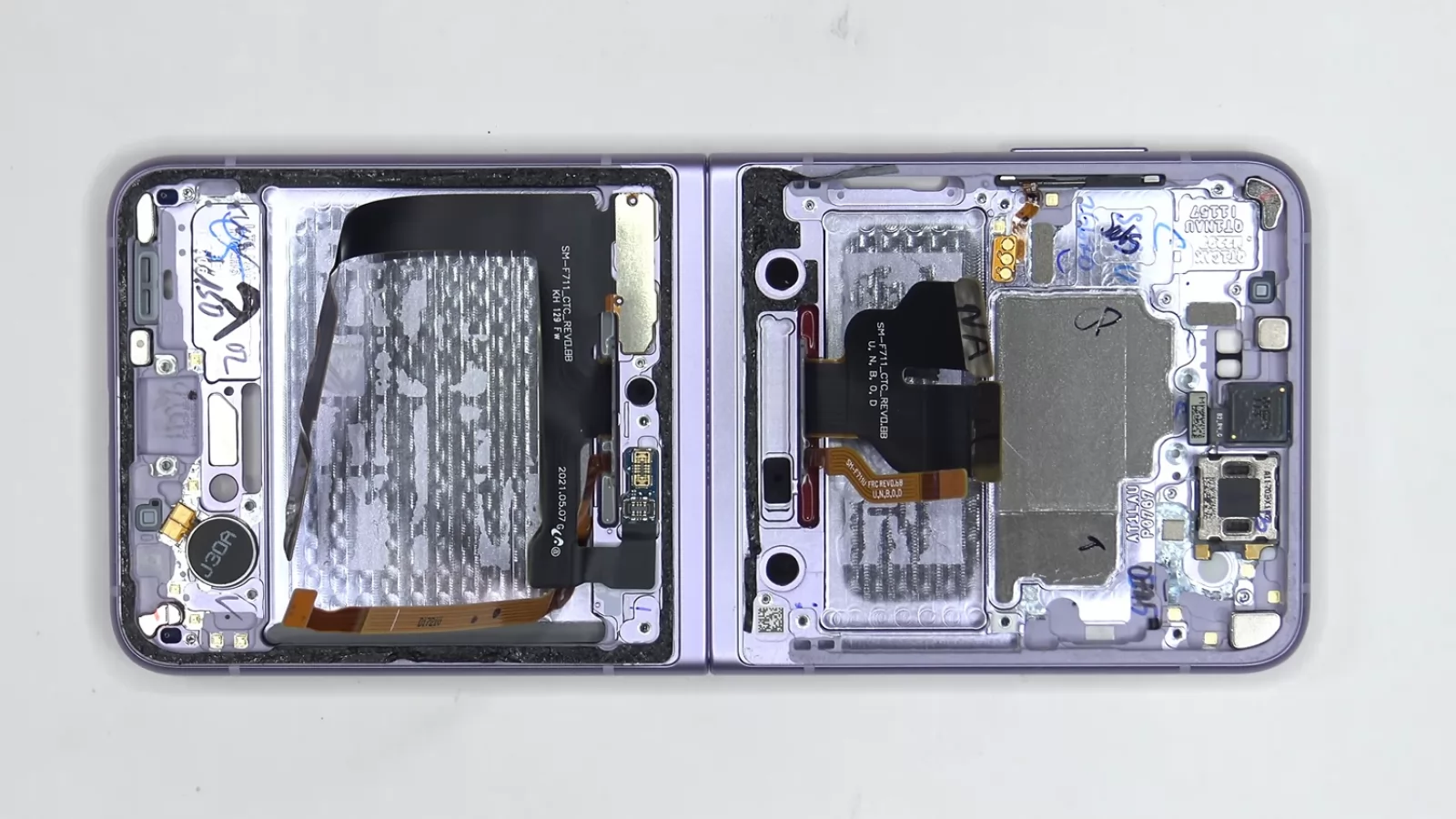 Samsung Galaxy Z Flip 3 a primit o disecție video amănunțită; Aflăm cât de greu este de reparat