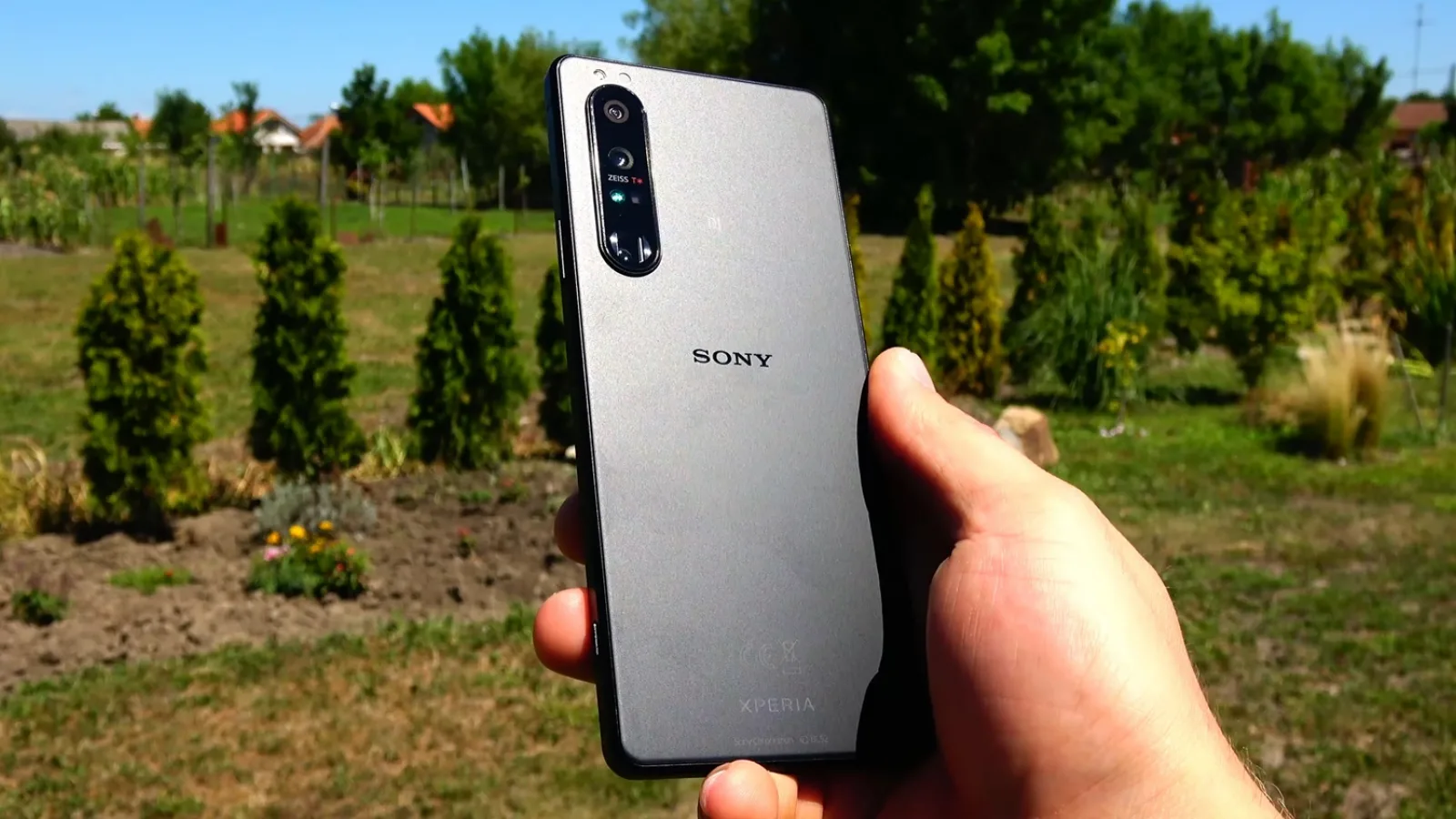 Sony Xperia 1 III: Design polarizant deja la generaţia a treia, mai rafinat la butoane parcă