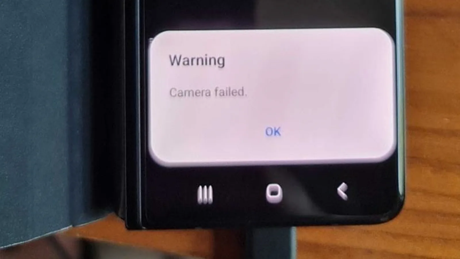 Samsung dezactivează camerele de pe Galaxy Z Fold 3 dacă îi deblochezi bootloaderul