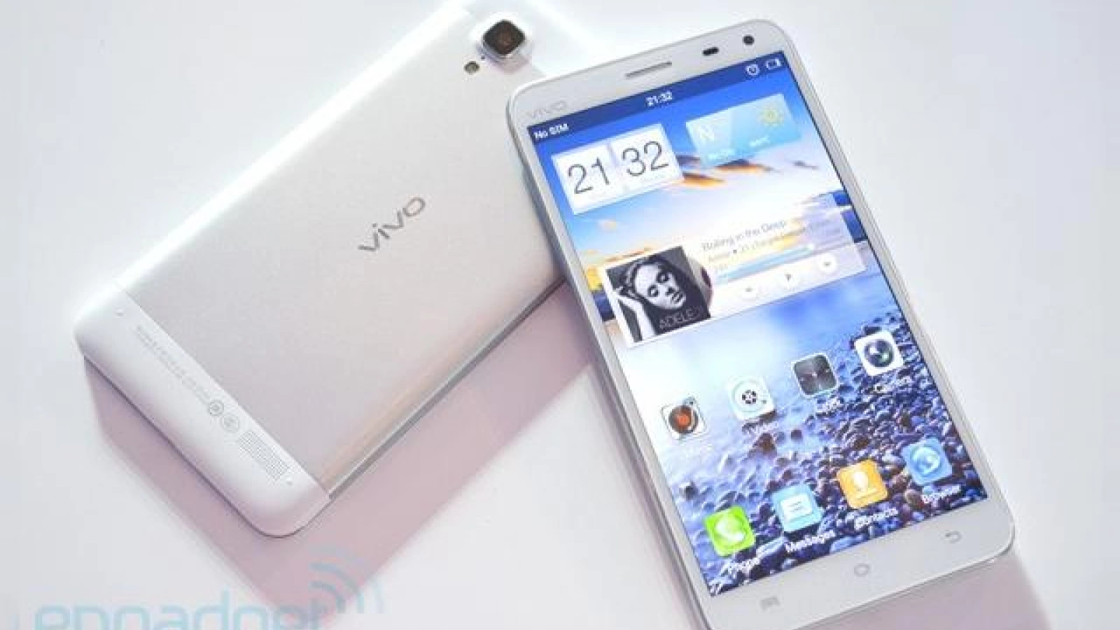 Vivo Xplay, un terminal quad core cu ecran Full HD de 5.7 inch, chipuri audio, utilizare single hand