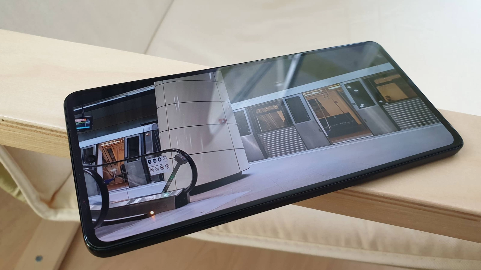 Motorola Edge 20: Hardware mid-range cu procesor Snapdragon 778G 5G și refresh rate de 144Hz