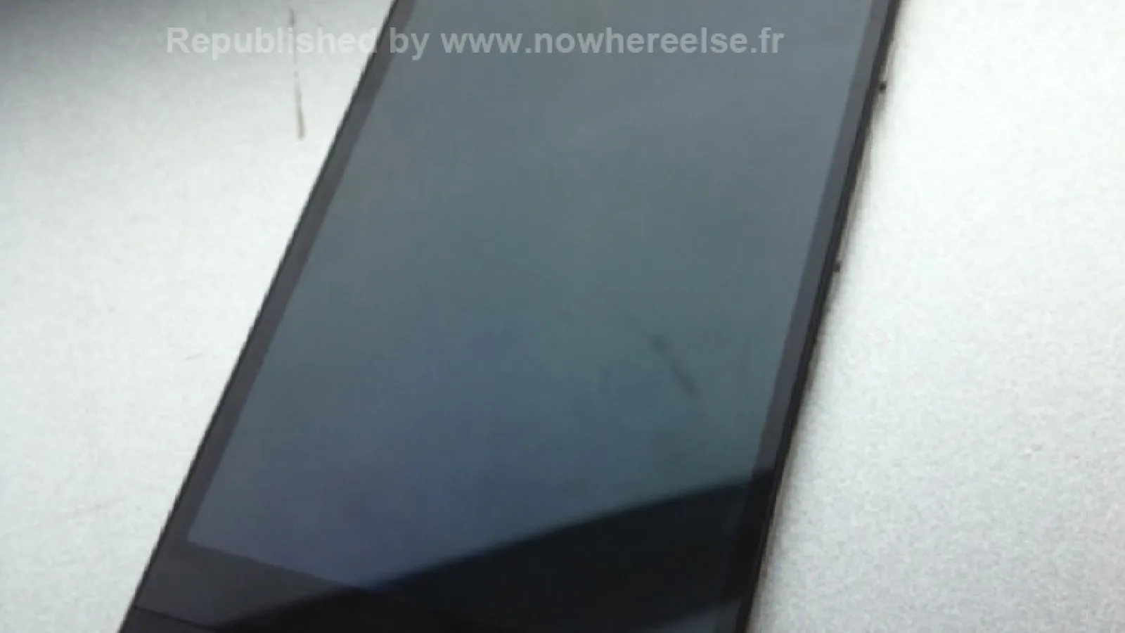 Arată ca un iPhone, dar e cel mai subțire telefon din lume: Huawei Ascend P6, acum În noi imagini