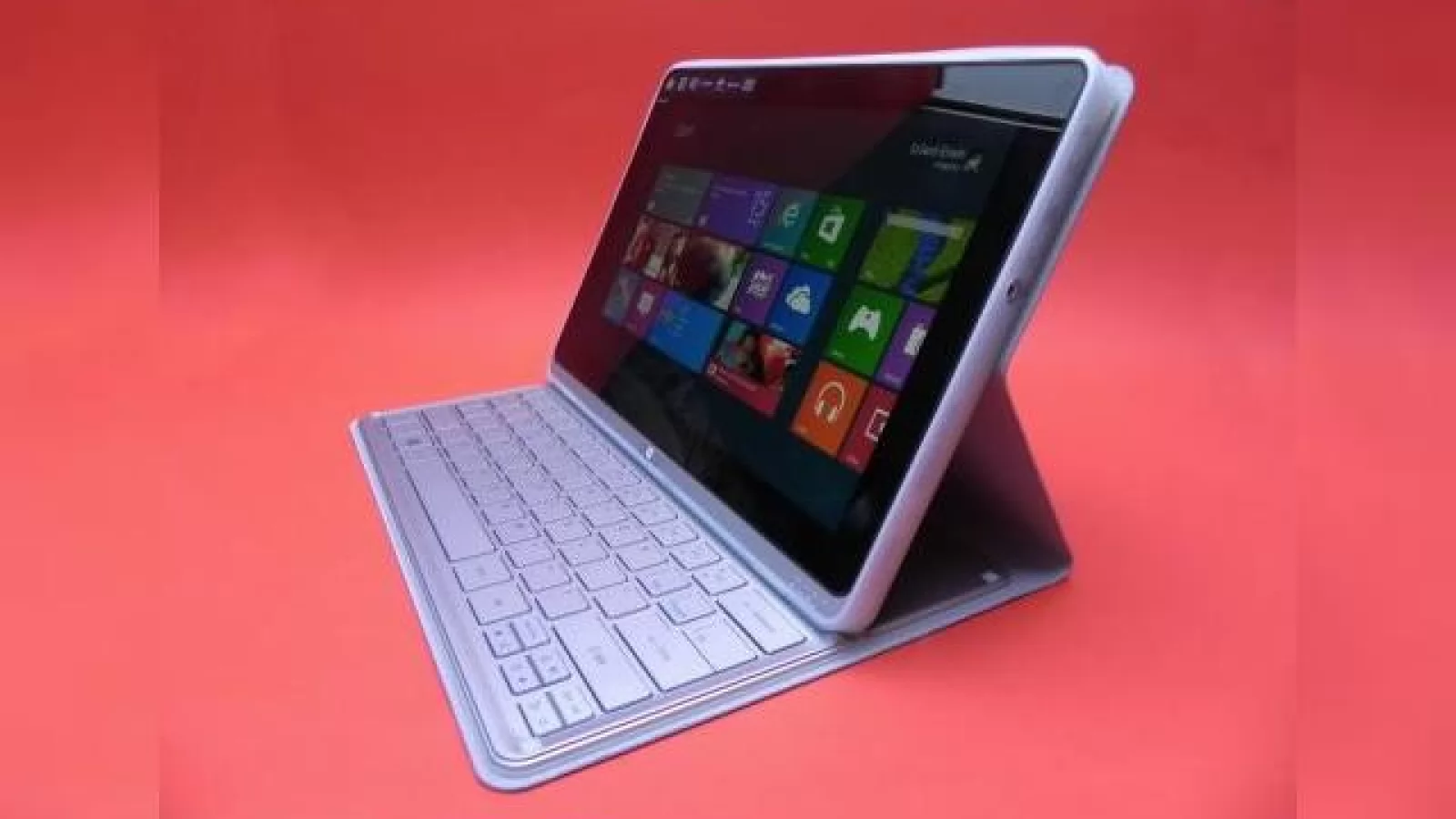 Review Acer Iconia W700: tableta cu dotări de ultrabook, puternică și masivă (Video)