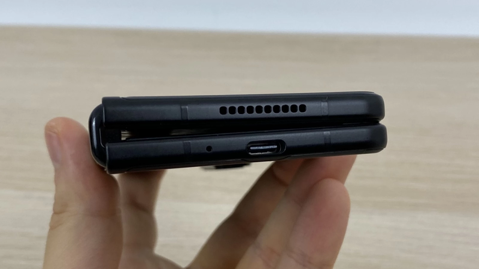 Samsung Galaxy Z Fold 3 5G: Baterie peste Galaxy Z Fold 2, încărcare cam lentă