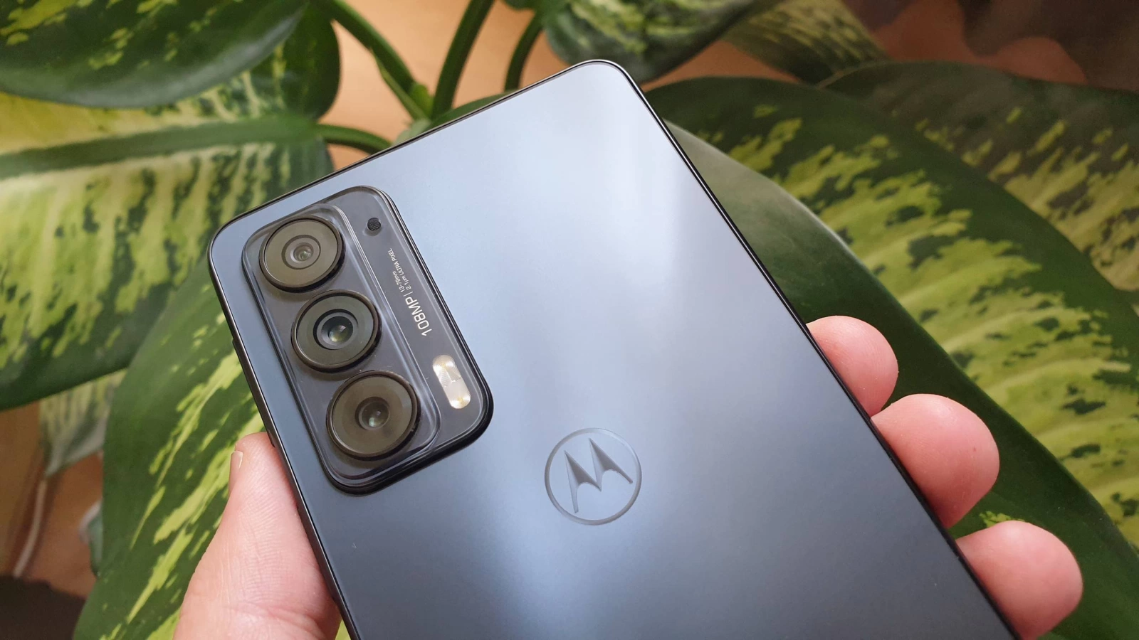 Motorola Edge 20: Cameră de 108 megapixeli, zoom optic 3x și ultra-wide fără senzori de umplutură