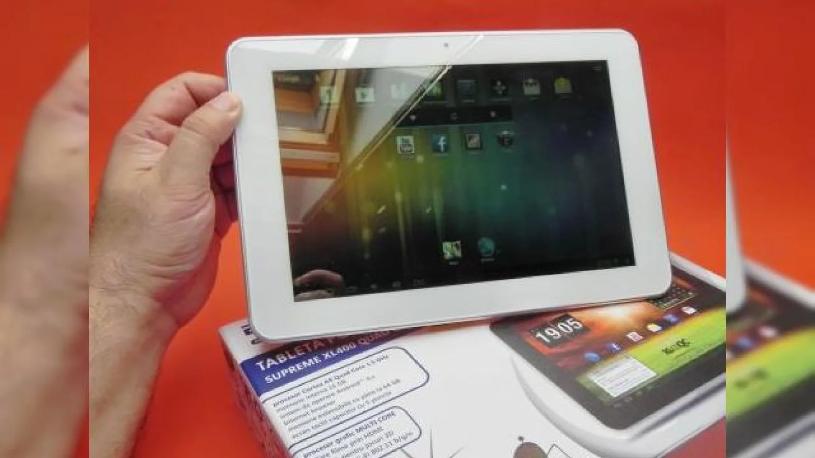 E-Boda Supreme XL400 Quad Core unboxing: tabletă cu design interesant, procesor puternic (Video)