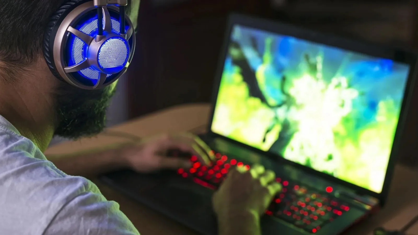 Turul Magazinelor #970: Laptop de gaming, espressor la super preţ, televizor Sony 4K cu soundbar cadou