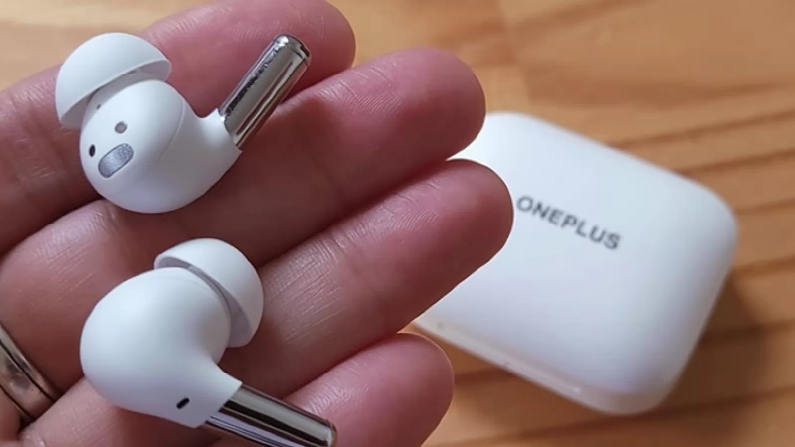 OnePlus pregătește o pereche de căști cu ANC de buget, similare cu Buds Pro