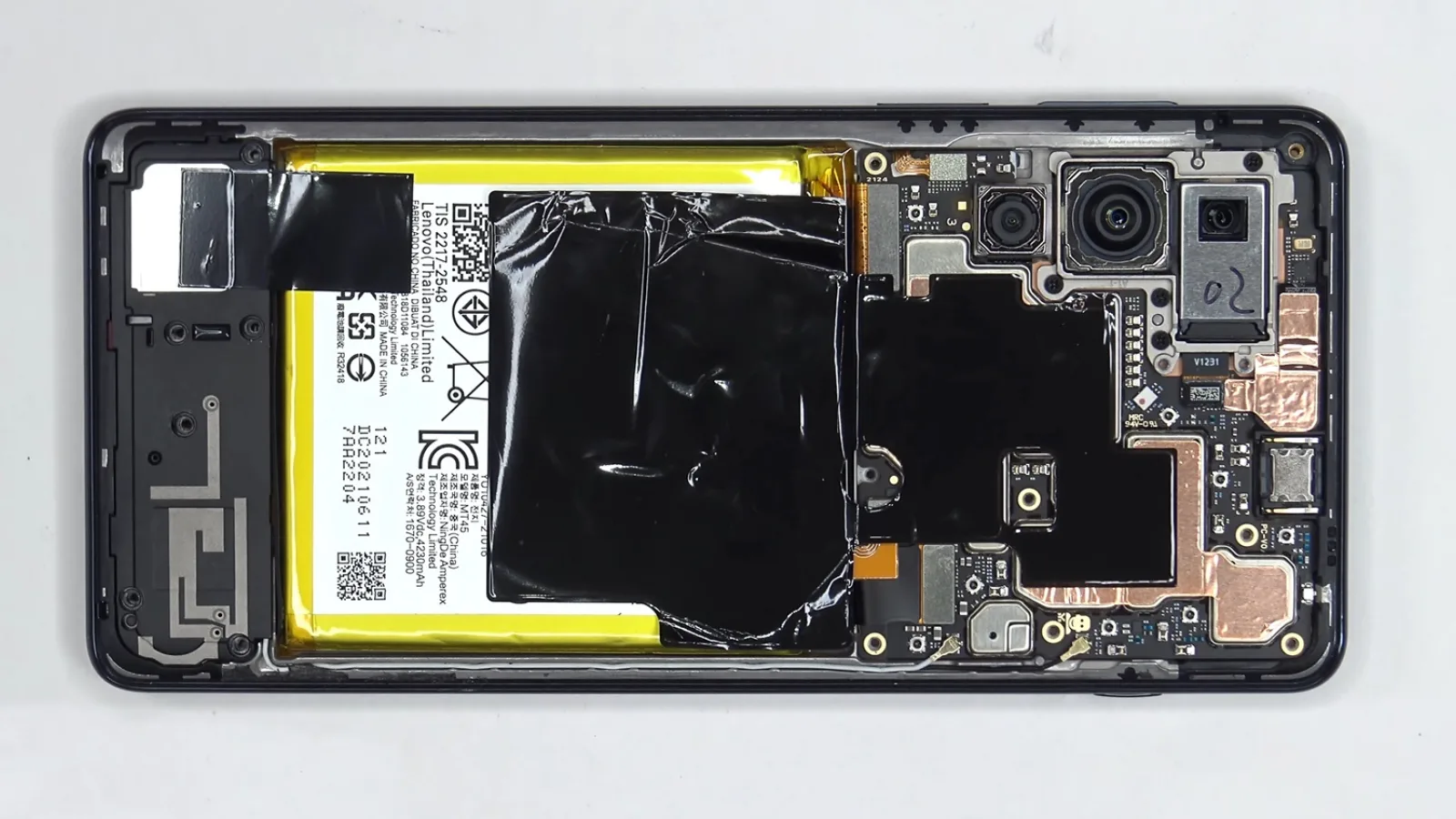 Motorola Edge 20 Pro este disecat în fața camerei; Primește nota 4,5/10 pentru ușurința de reparare