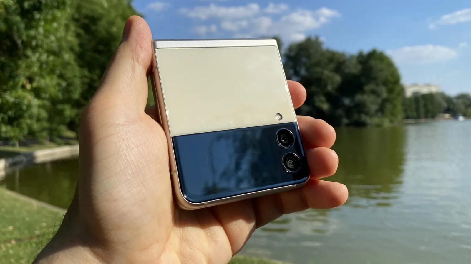 Turul Magazinelor #975: Televizoare 4K cu diagonală mare la ofertă, Galaxy Z Flip 3 deja cu reducere, Pixel 5A 5G listat local