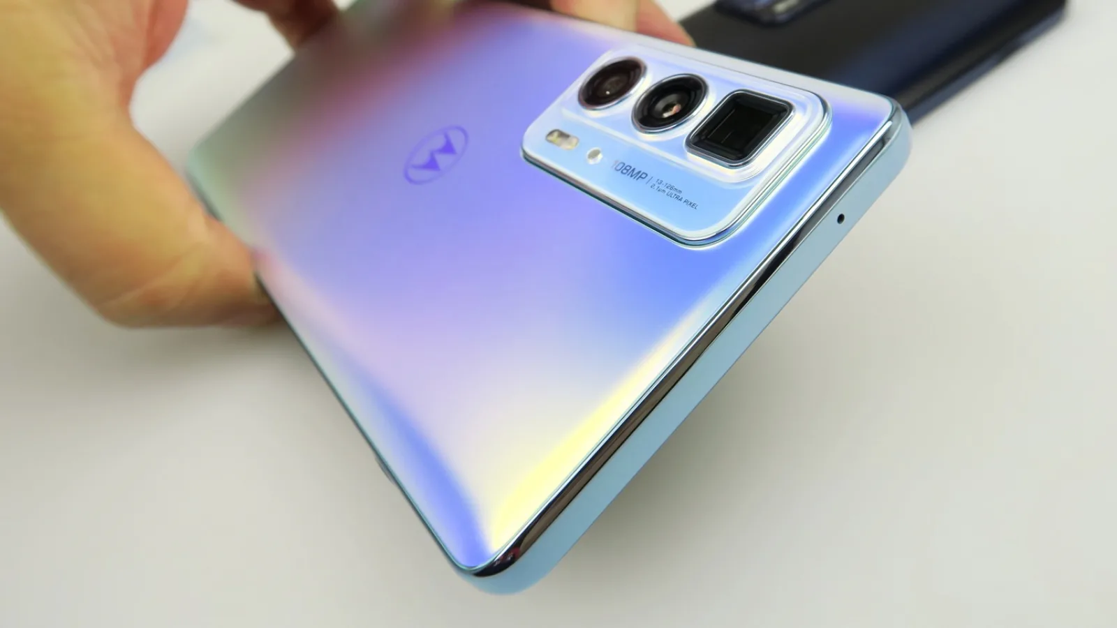 Motorola Edge 20 Pro Unboxing: primul telefon Moto cu cameră periscop, Ready For Gaming + Office 