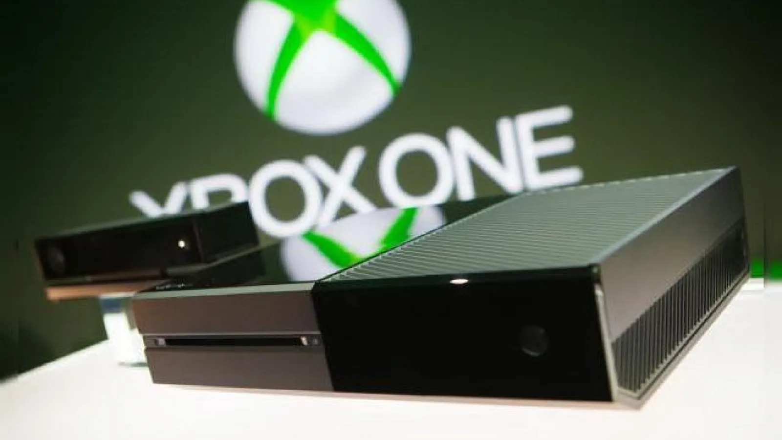 Xbox One anunțat oficial: 8 GB RAM, HDD de 500 GB, procesor 8 core, Blu-Ray