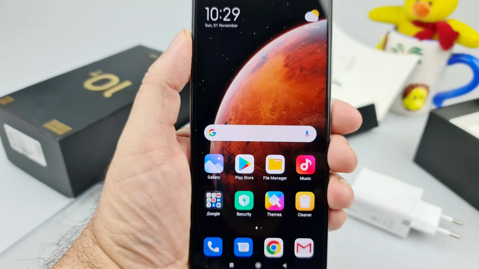Xiaomi Mi 10T Pro 5G: Display-ul LCD optim din 2020