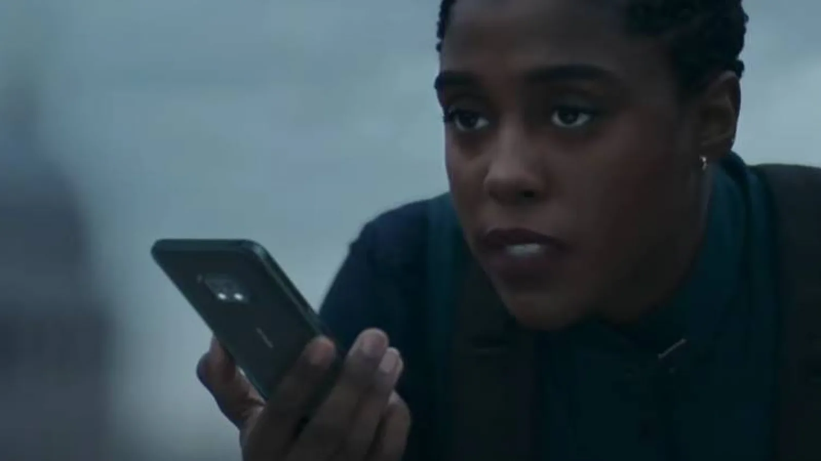 Telefoanele Nokia sunt puse în lumina reflectoarelor în noul film cu James Bond, No Time To Die (din 30 septembrie în cinema)