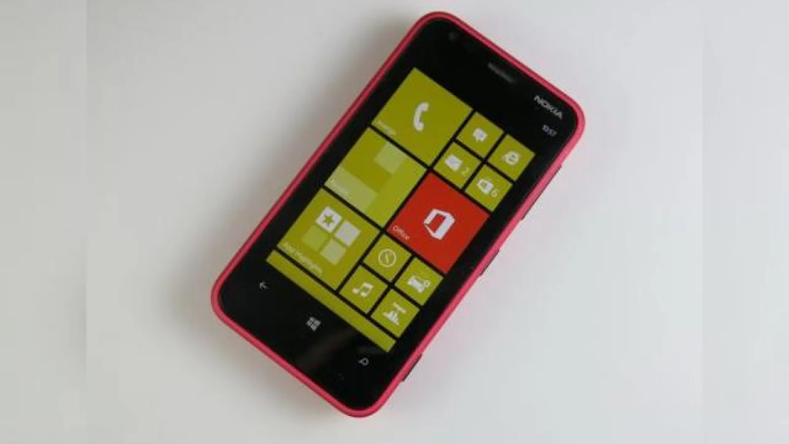 Nokia Lumia 620 În oferta magazinelor Internity la un preț de 799 lei