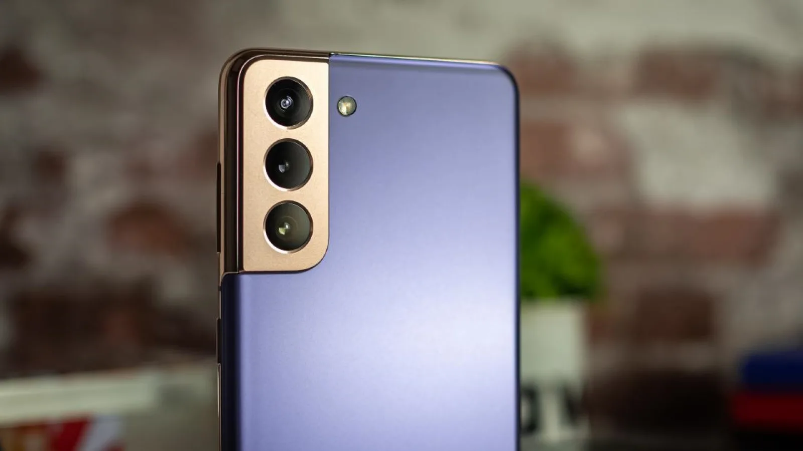 Samsung Galaxy S22 marchează o primă apariție în Geekbench; Mezinul seriei ar sosi cu 8 GB RAM și procesor Snapdragon de top la interior