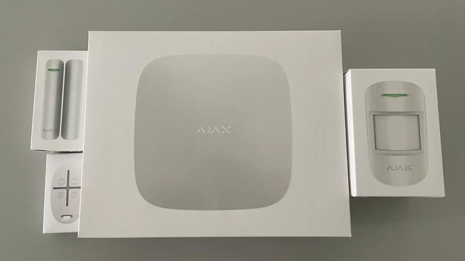Kit alarmă wireless Ajax StarterKIT: cum arată un sistem profesional pe care îl poți instala singur