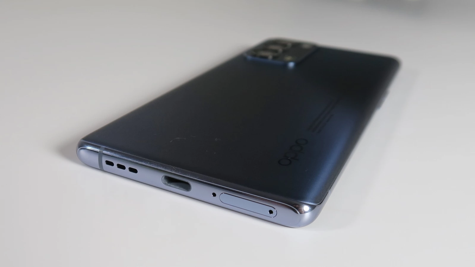 OPPO Reno 6 Pro 5G: Acustică stereo de calitate, cu bas profund