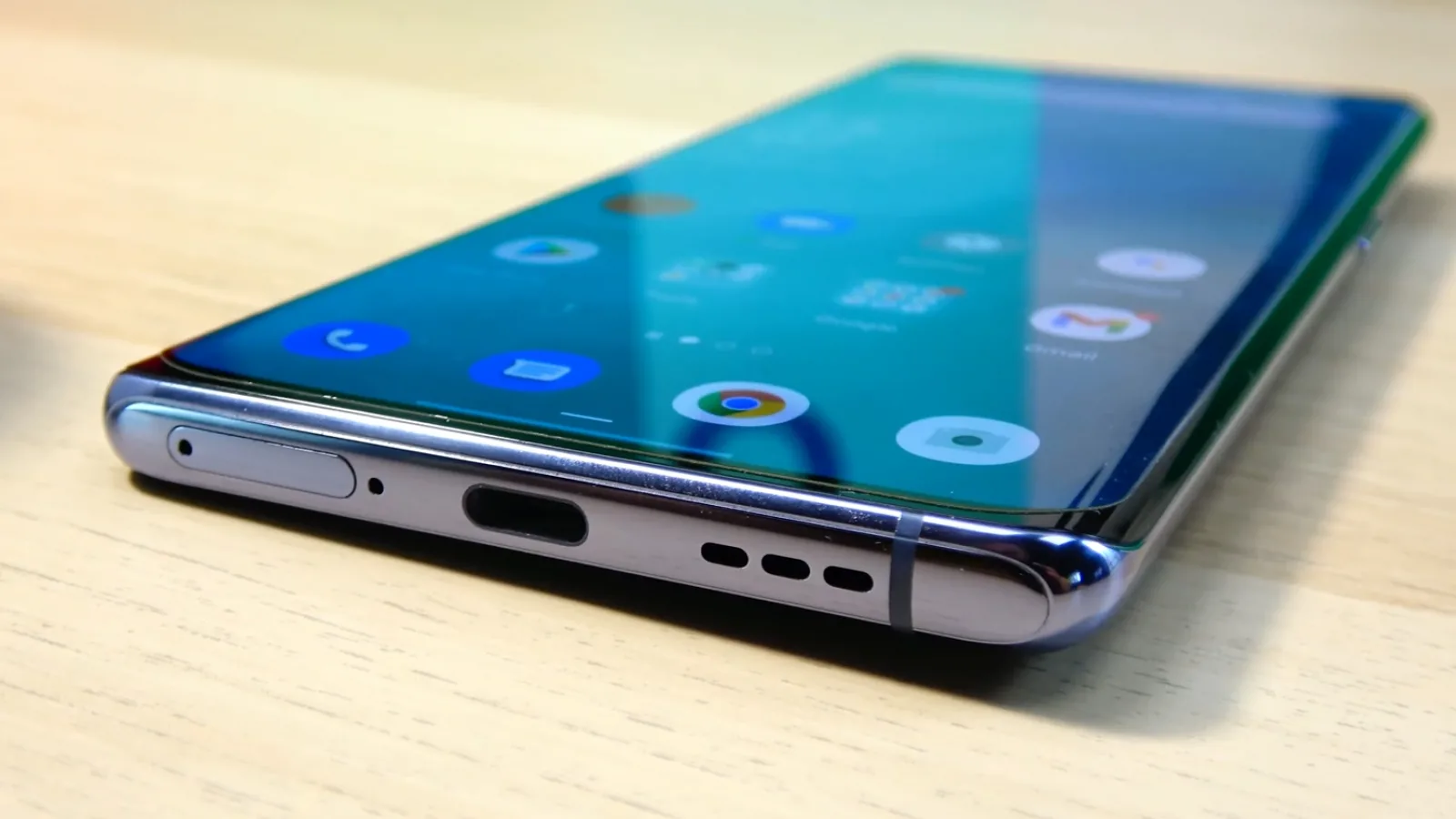 OPPO Reno 6 Pro 5G: Baterie suficientă pentru 2 zile de distracţie sau muncă
