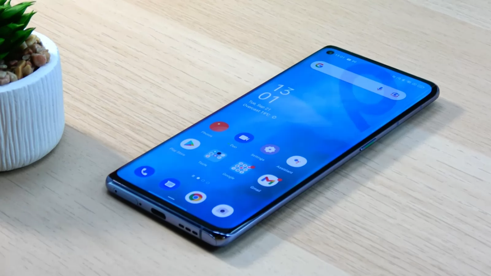 OPPO Reno 6 Pro 5G: Display AMOLED de calitate, foarte luminos și responsiv