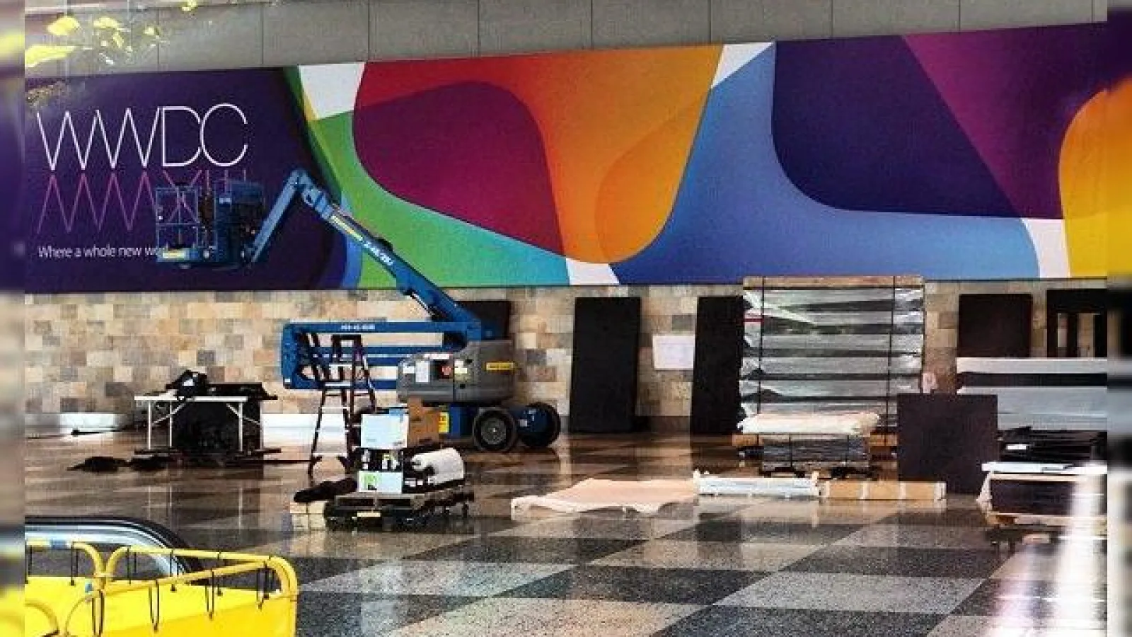 Apple a Început pregătirile pentru WWDC 2013, Împodobește centrul Moscone din San Francisco