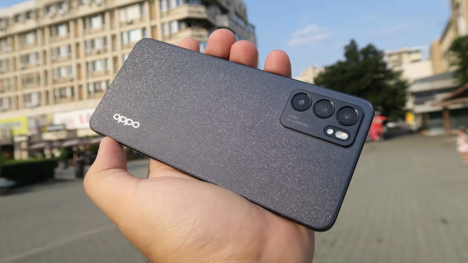 OPPO Reno6 5G Unboxing: telefon de vacanţă cu Bokeh Flare, încărcare ultra rapidă