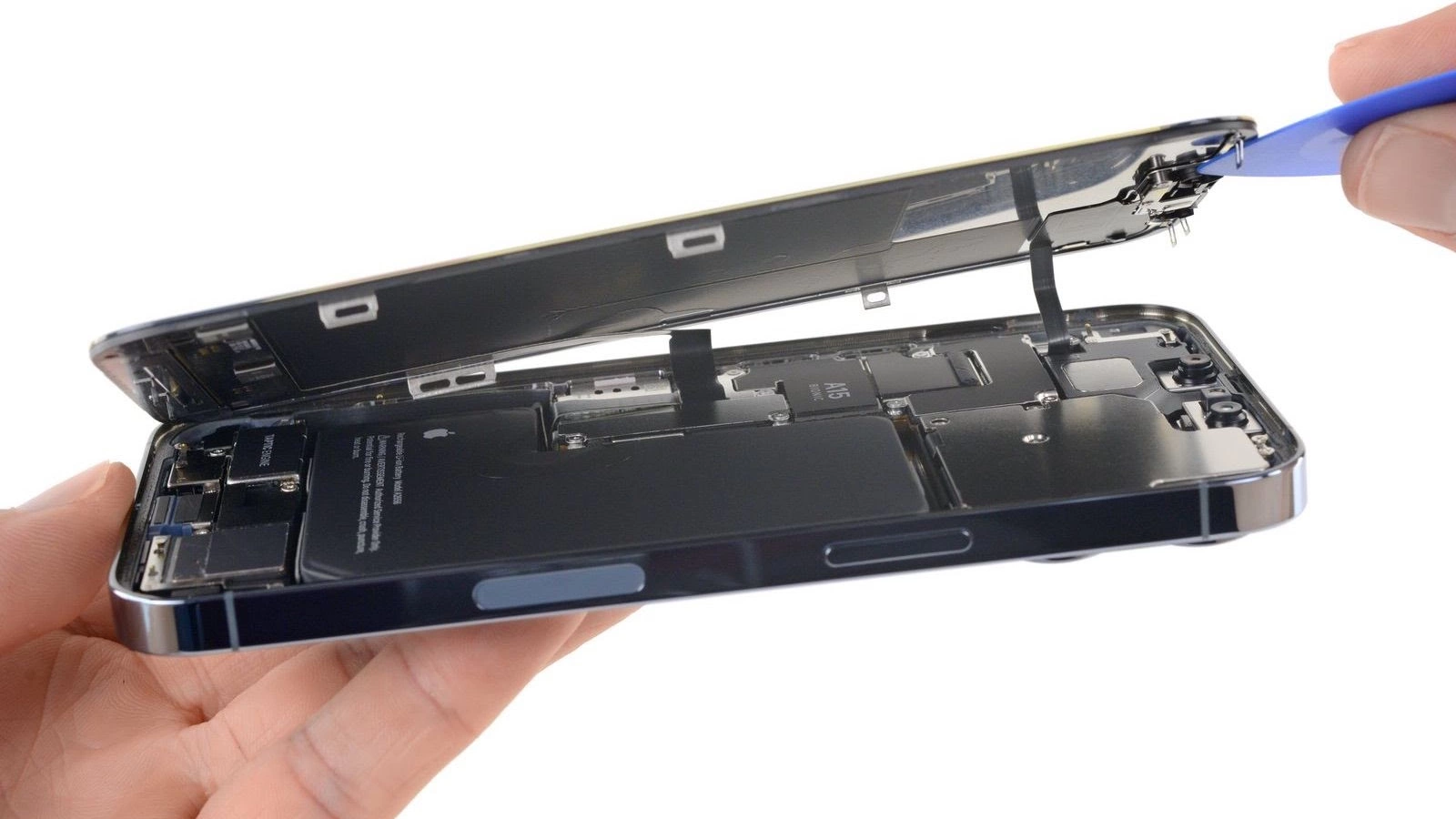 Disecţia lui iPhone 13 Pro realizată de iFixit dezvăluie modificări la mecanismul Face ID, probleme cu înlocuirea ecranului