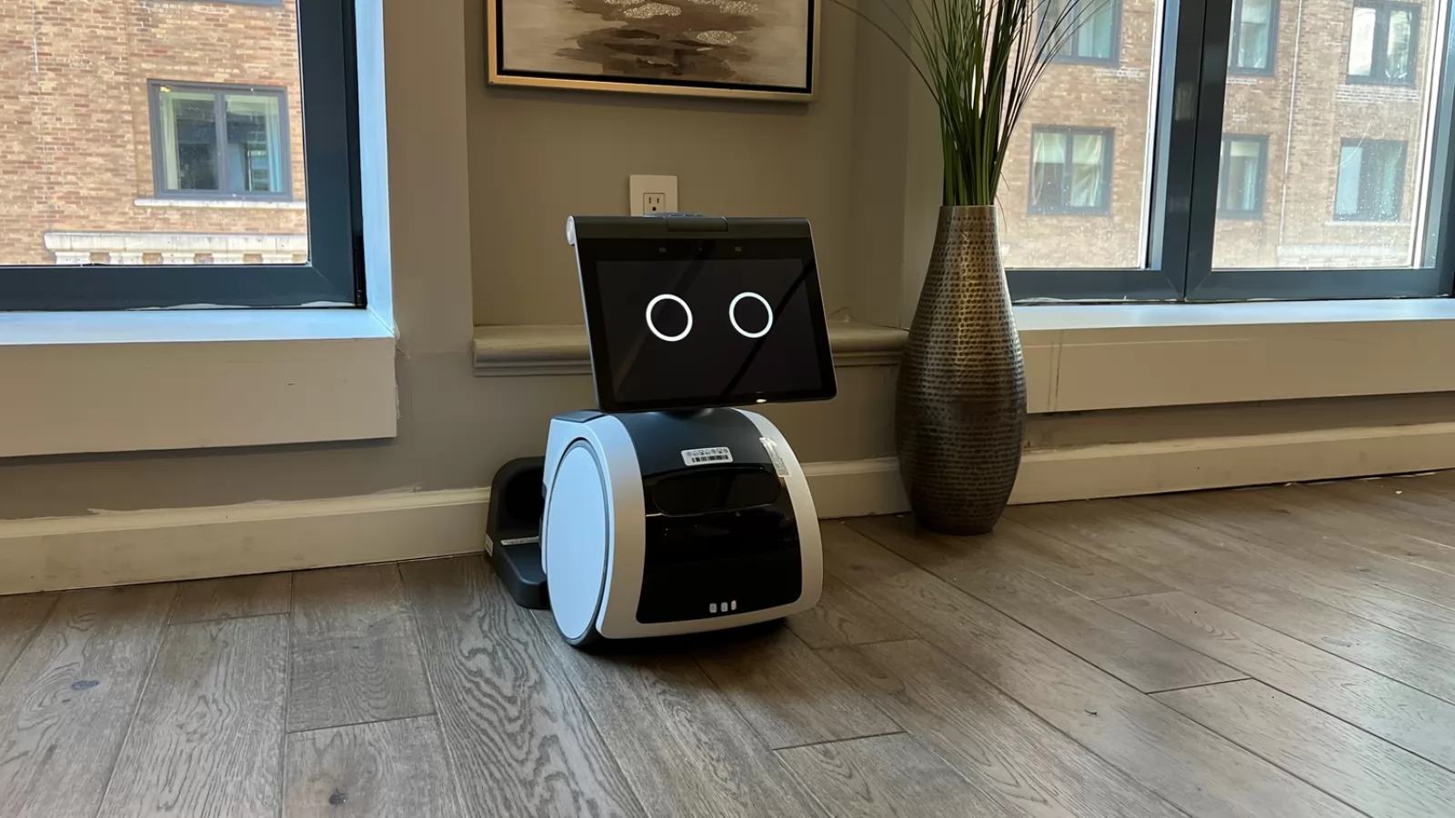 Amazon lansează Astro; Primul robot din portofoliu ce împrumută funcții Echo Show și asigură securitatea locuinței