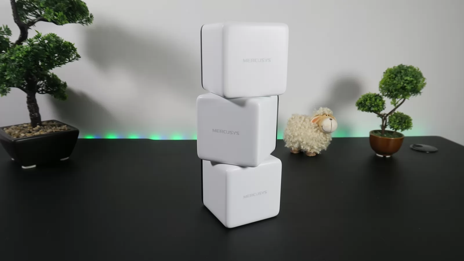 Prezentare Mercusys Halo H50G (3-pack) - Sistem Wi-Fi Mesh cu design atrăgător, acoperire de până la 550 m² și configurare facilă prin aplicație