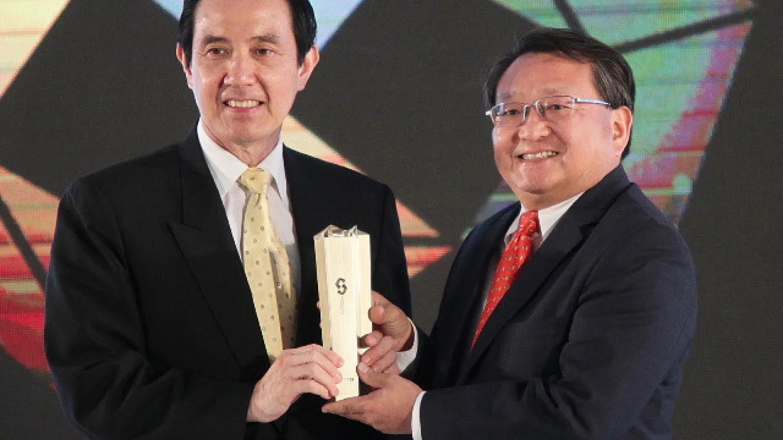 HTC One premiat la Computex 2013 drept cel mai bun terminal al anului