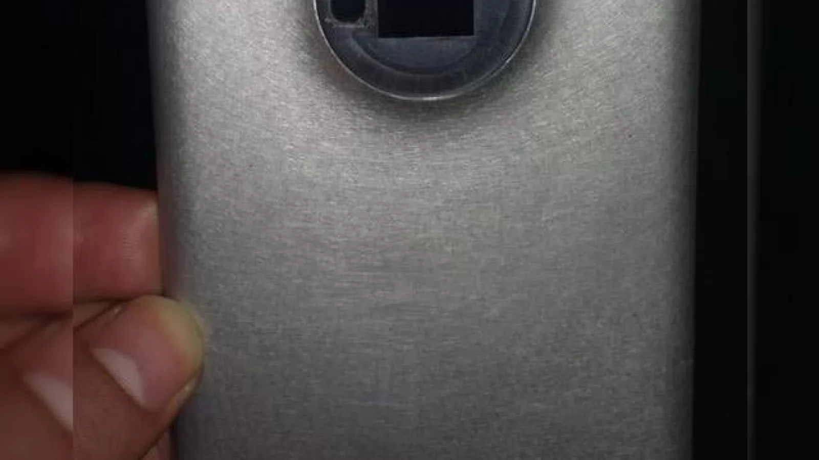 Carcasă din aluminiu pentru Nokia EOS?