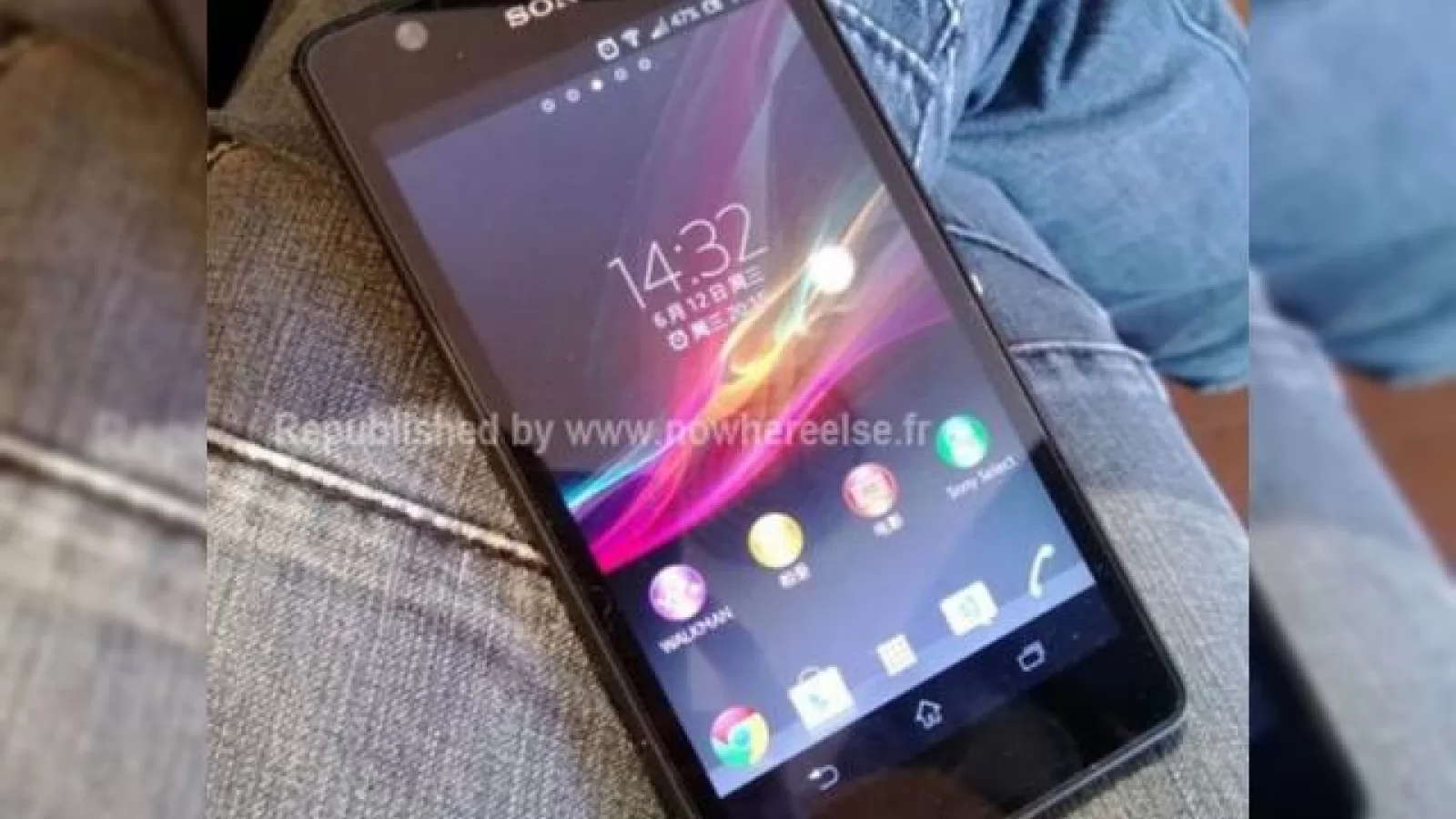 Sony Xperia ZU ajunge pe web din nou, de această dată terminalul de 6.44 inch e fotografiat pornit