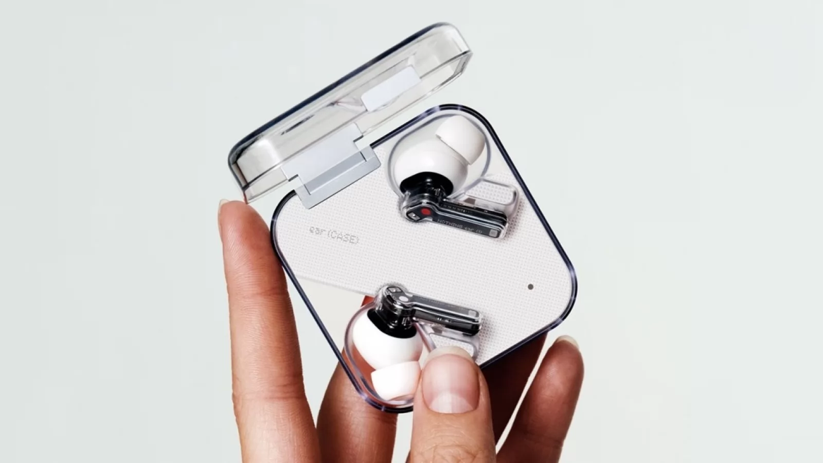Căștile wireless Nothing Ear (1) sunt acum disponibile în oferta eMAG la o sumă atractivă!