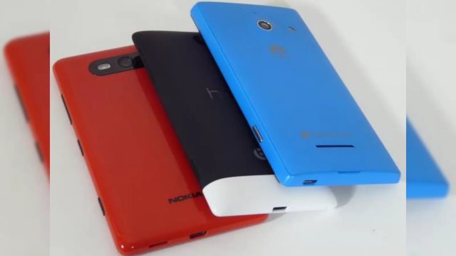 Comparație Windows Phone 8 - telefoane midrange: HTC Windows Phone 8S versus Nokia Lumia 820 vs Huawei Ascend W1 (Video)