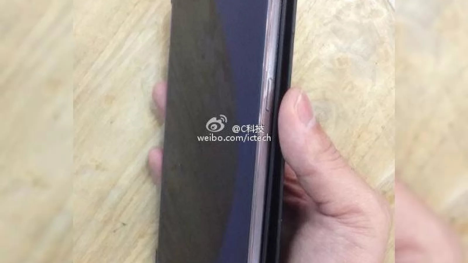 Cea mai nouă imagine cu Samsung Galaxy Note III ne arată profilul său