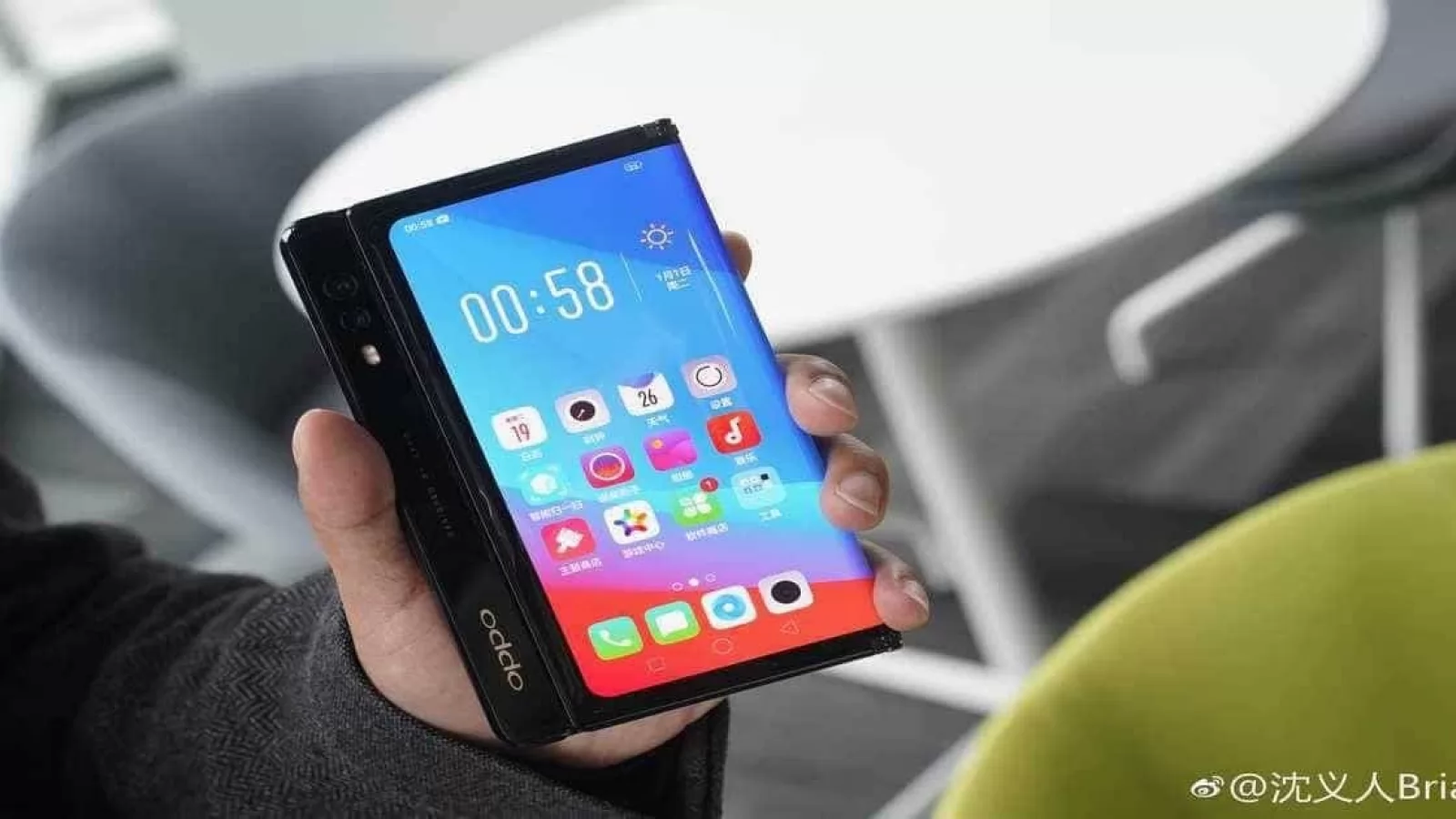 Telefonul pliabil Oppo îşi dezvăluie specificaţiile şi detalii despre design