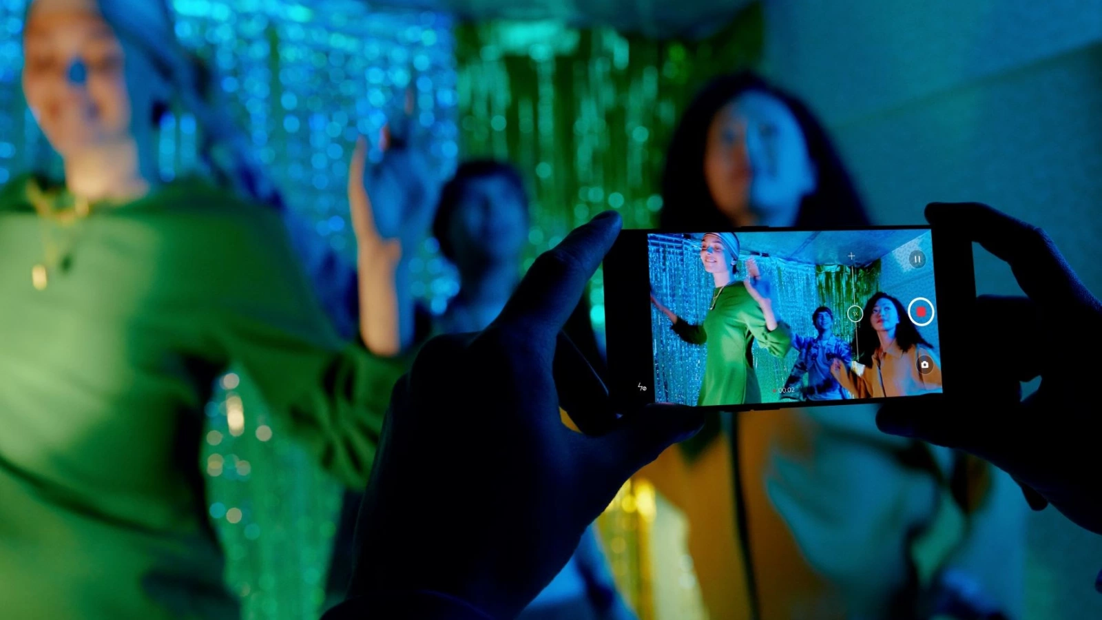 OPPO a mizat pe tehnologii Bokeh de generaţie nouă pe telefoanele sale Reno6: Cinematic Bokeh şi AI Highlight