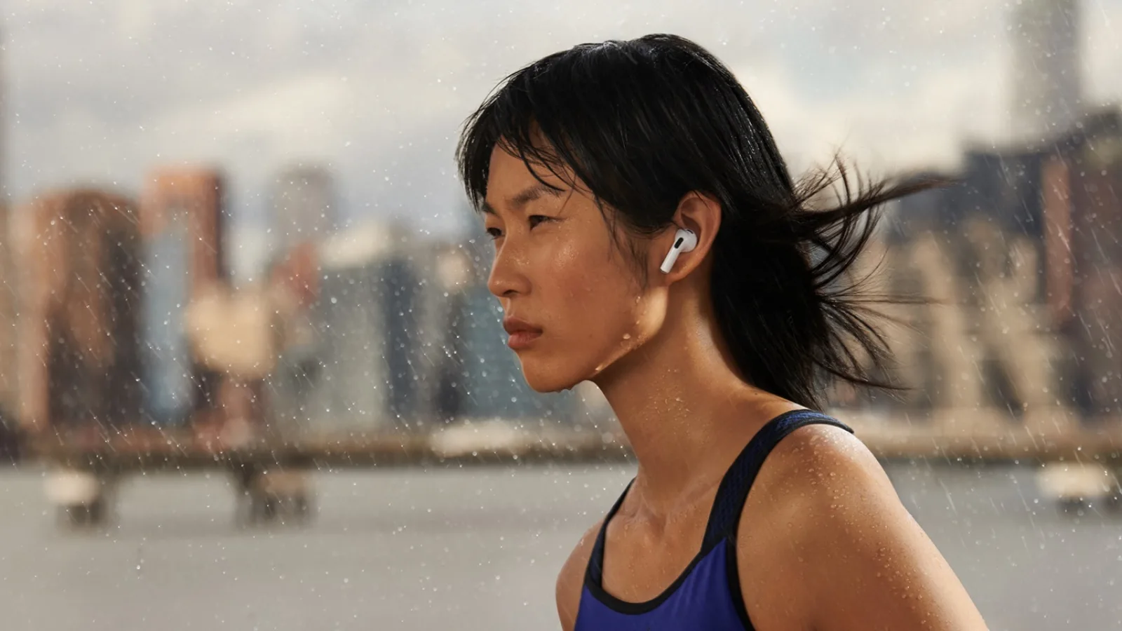 Apple AirPods 3 debutează oficial! Noile căști wireless „de buget” primesc Spatial Audio, rezistență la apă și o autonomie generoasă