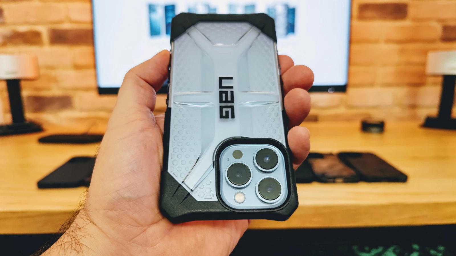 Prezentare huse iPhone 13 Pro: modele rezistente şi elegante Ringke, UAG, Spigen, Apple la Mobiledirect.ro