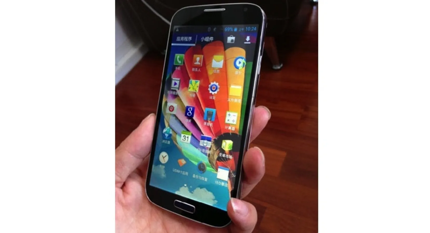 No. 1 S6, o clonă de Galaxy S4 care vine cu suport pentru control prin gesturi (Video)